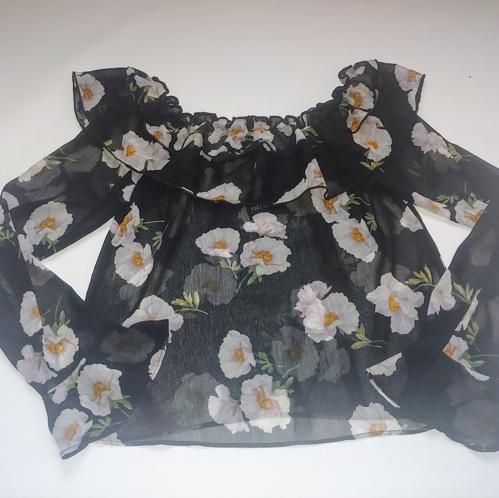 Forever 21 NWT floral sheer off the should…